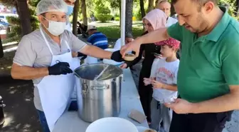 Gediz Belediyesi Muharrem Ayı'nda Vatandaşlara Aşure Dağıttı