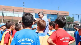 Tokat Belediye Başkanı Eyüp Eroğlu, Karşıyaka Semt Spor Kompleksi'nde incelemelerde bulundu