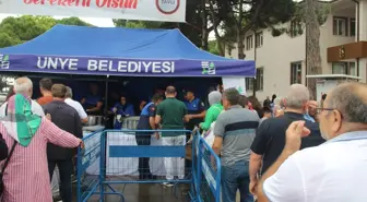 Ünye'de 4 Bin Aşure Dağıtıldı