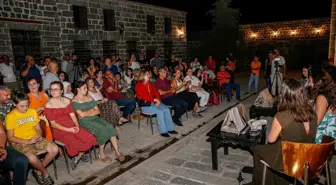 Türkiye, Fransa ve Ermenistan'dan Kadın Sanatçıların Oluşturduğu MİASİN Grubu Diyarbakır'da Konser Verdi