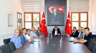 Ege'nin narenciye merkezinde Akdeniz Meyve Sineği tuzakları dağıtıldı