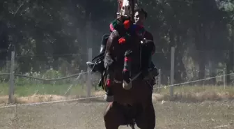 Eskişehir Akıncılar Birliği tarafından cirit müsabakası ve atlı okçuluk gösterisi düzenlendi