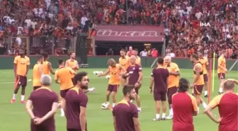Galatasaray, Zalgiris maçı hazırlıklarını taraftara açık antrenman ile sürdürdü