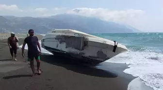 Samandağ'da Karaya Vuran Tekne İle İlgili Tahkikat Başlatıldı