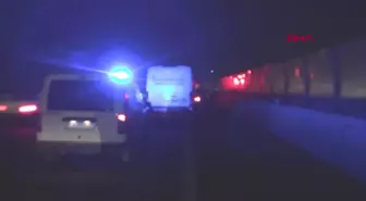 İzmir'de otomobilin arkasına kamyonet çarptı: 1 ölü, 2 yaralı