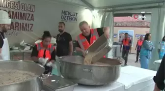 Kağıthane'de aşure günü heyecanı: 25 bin kişiye aşure ikram edildi