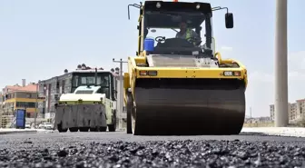 Selçuklu ilçesinde sıcak asfalt çalışmaları devam ediyor