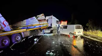 Afyonkarahisar'da Tır Kazasında Şehit Düşen Jandarma Astsubay İçin Yola Duba Koymaya Çalışırken Alkollü Kamyonet Çarptı