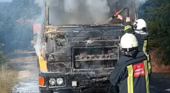 Amasya'da tır yangını: Dorse ve iş makinesi kurtarıldı