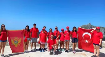 Burhaniyeli Gençlere Karadağ'da Plaket Takdim Edildi