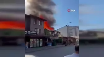 İki katlı ahşap binada çıkan yangın korkuttu - Yangına müdahale eden itfaiye eri yaralandı