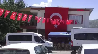 Kaza yerinde önlem almak isterken kamyonetin çarptığı astsubay şehit oldu