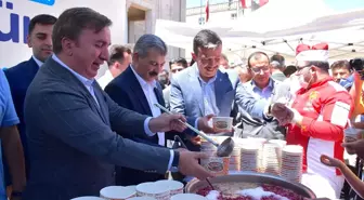 Aksaray'da 15 Temmuz Milli İrade Meydanı'nda Aşure Dağıtım Programı Düzenlendi