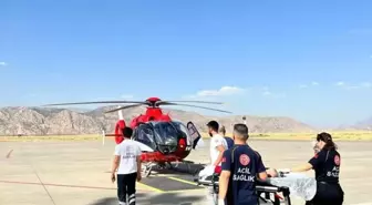 1 yaşındaki çocuğa kalem kapağı boğazına kaçtı, ambulans helikopterle tedavi edildi