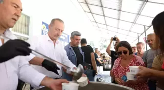 Didim Belediyesi Muharrem Ayı Dolayısıyla Vatandaşlara Aşure İkramında Bulundu