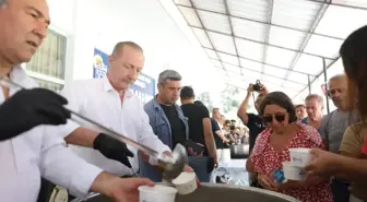 Didim Belediyesi Muharrem Ayı Dolayısıyla Vatandaşlara Aşure İkram Etti