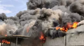 İnegöl'de Fabrika Yangını, Yanındaki 3 Fabrikaya Sıçradı