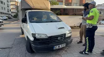 Kocaeli'de Pikapın Çarptığı Yaya Hastaneye Kaldırıldı
