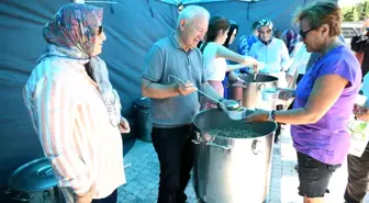 Lapseki Belediyesi Muharrem Ayı Dolayısıyla Aşure Dağıttı