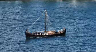 Norveç'teki Viking Yelkenlisi İstanbul Boğazı'ndan Geçti