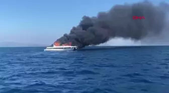 Bodrum'da 12 Metrelik Motor Yat Alev Alev Yandı