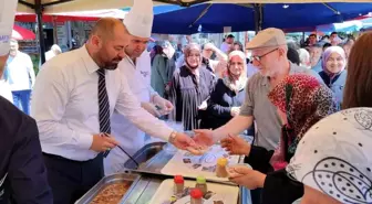 Orhaneli Belediyesi Vatandaşlara Aşure Dağıttı