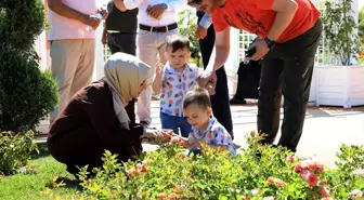 Karatay Belediyesi, şehit aileleri ve gazileri lavanta ve gül bahçelerinde ağırladı