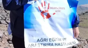 Hemşire, Sağlıkta Şiddete Dikkat Çekmek İçin Dağa Tırmandı