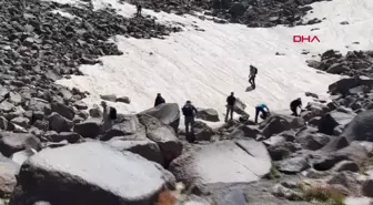 Hemşire, Sağlıkta Şiddete Dikkat Çekmek İçin Dağa Tırmandı