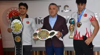 Şırnak Valisi Başarılı Sporcuları Ödüllendirdi