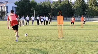 Tokat Belediye Plevnespor'da 9 futbolcu için imza töreni düzenlendi