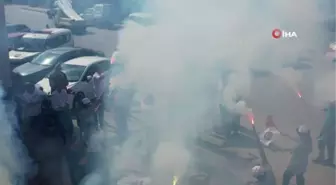 Yüksek zammı alan işçiler başkanı omuzlarda taşıdı