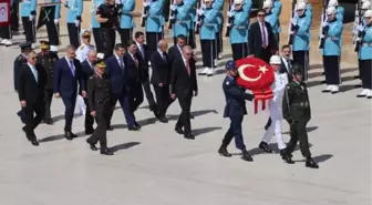 Cumhurbaşkanı Erdoğan, YAŞ Öncesi Anıtkabir'i Ziyaret Etti