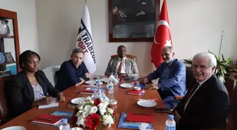 Ekvator Ginesi Ulaştırma Bakanı Trabzon Limanı'nda İncelemelerde Bulundu