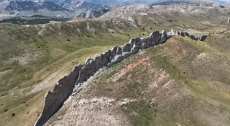 Sivas Valisi Diş Kayalıkları'nın turizme kazandırılması için çalışma yapılacağını açıkladı