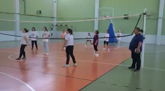 Beylikova'da Yaz Spor Okulunda Voleybol Branşı İlgi Görüyor