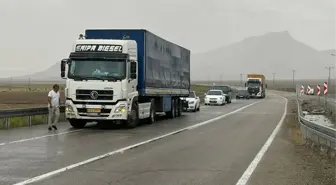 Doğubayazıt'ı sel vurdu! Türkiye-İran kara yolu saatler sonra ulaşıma açıldı