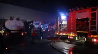 Kartepe'deki Zincir Marketin Deposunda Yangın Çıktı