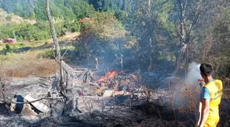 Kastamonu'nun Azdavay ilçesinde ev ve ahır yangını