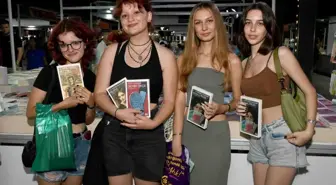 Kuşadası Kitap Fuarı Yoğun İlgi Görüyor
