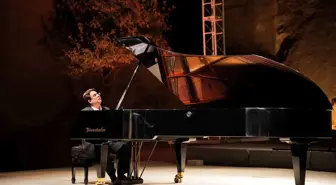 20. Uluslararası Gümüşlük Müzik Festivali'nde Macar piyanist Gabor Farkas konser verdi