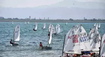 İznik Gölü'nde Yelken Yarışları Heyecanı