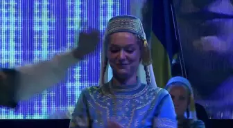 Uluslararası Atakum Halk Dansları ve Müzik Şenliği'nde Dansçılar Barış Mesajları Verdi