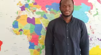 Afrikalı uzmanlar: Fransa'ya karşı mücadele Rus bayraklarıyla yapılamaz