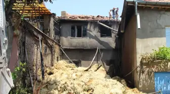 Afyonkarahisar'da tandırdan sıçrayan ateşin neden olduğu ev yangınları söndürüldü