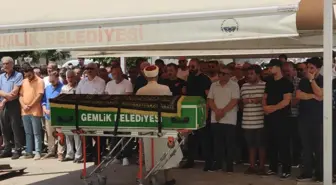 Orhangazi'deki kaza sonucu hayatını kaybeden gençlerin cenazeleri toprağa verildi