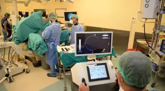 BUÜ Hastanesi'nde Robotik Böbrek Taşı Kırma Ameliyatı Yapıldı