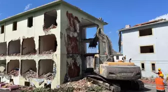 Büyükçekmece'de Riskli Binalar Yıkılıyor