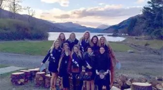 Bekarlığa veda partisinde çekilen fotoğraftaki detay tüyler ürpertti