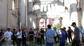 Denizli'den gelen gençler Osmaneli'nin tarihi yerlerini gezdi